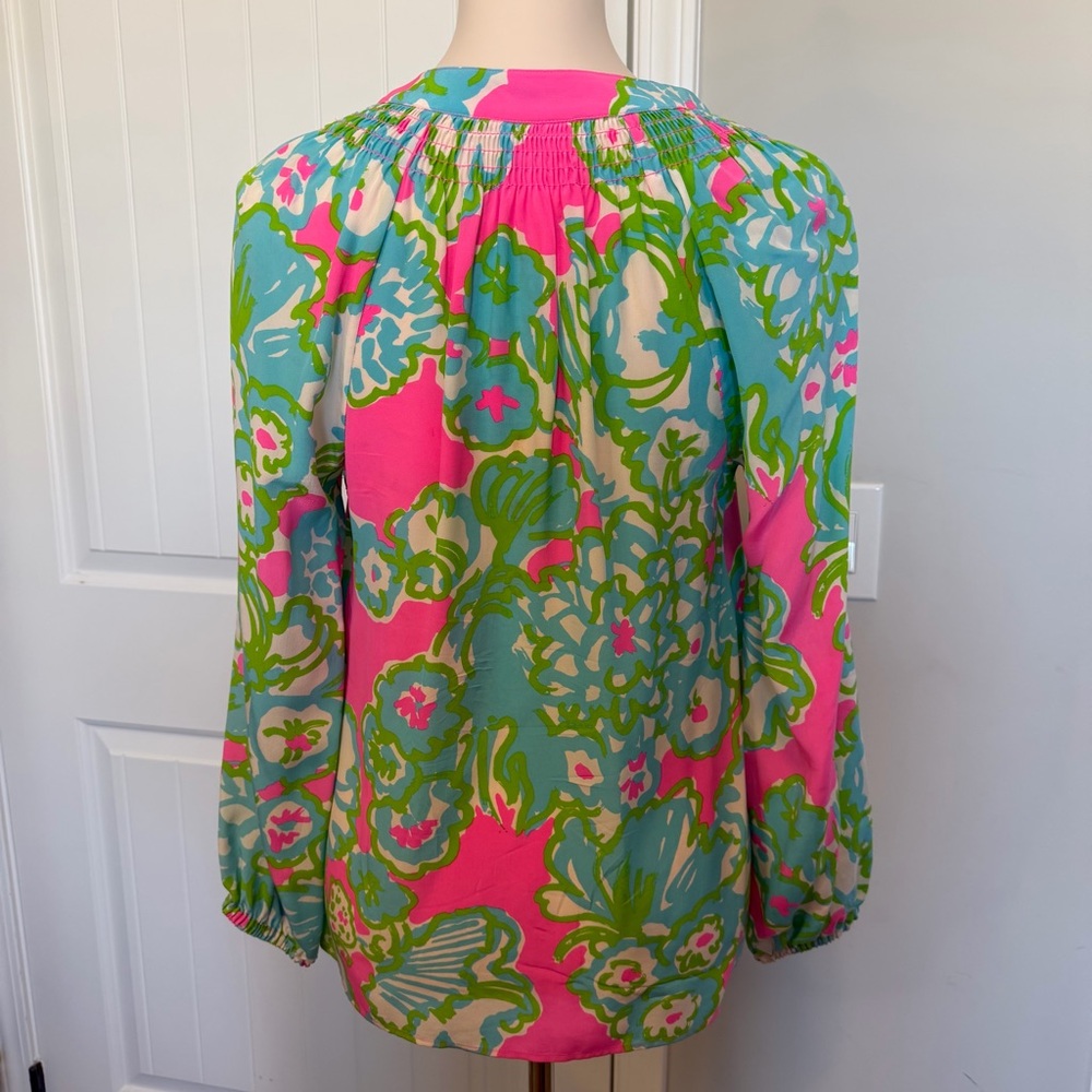 Lilly Pulitzer Elsa Silk in a Delicacy Floral Pink, Blue and Green Top size xs - Picture 7 of 14